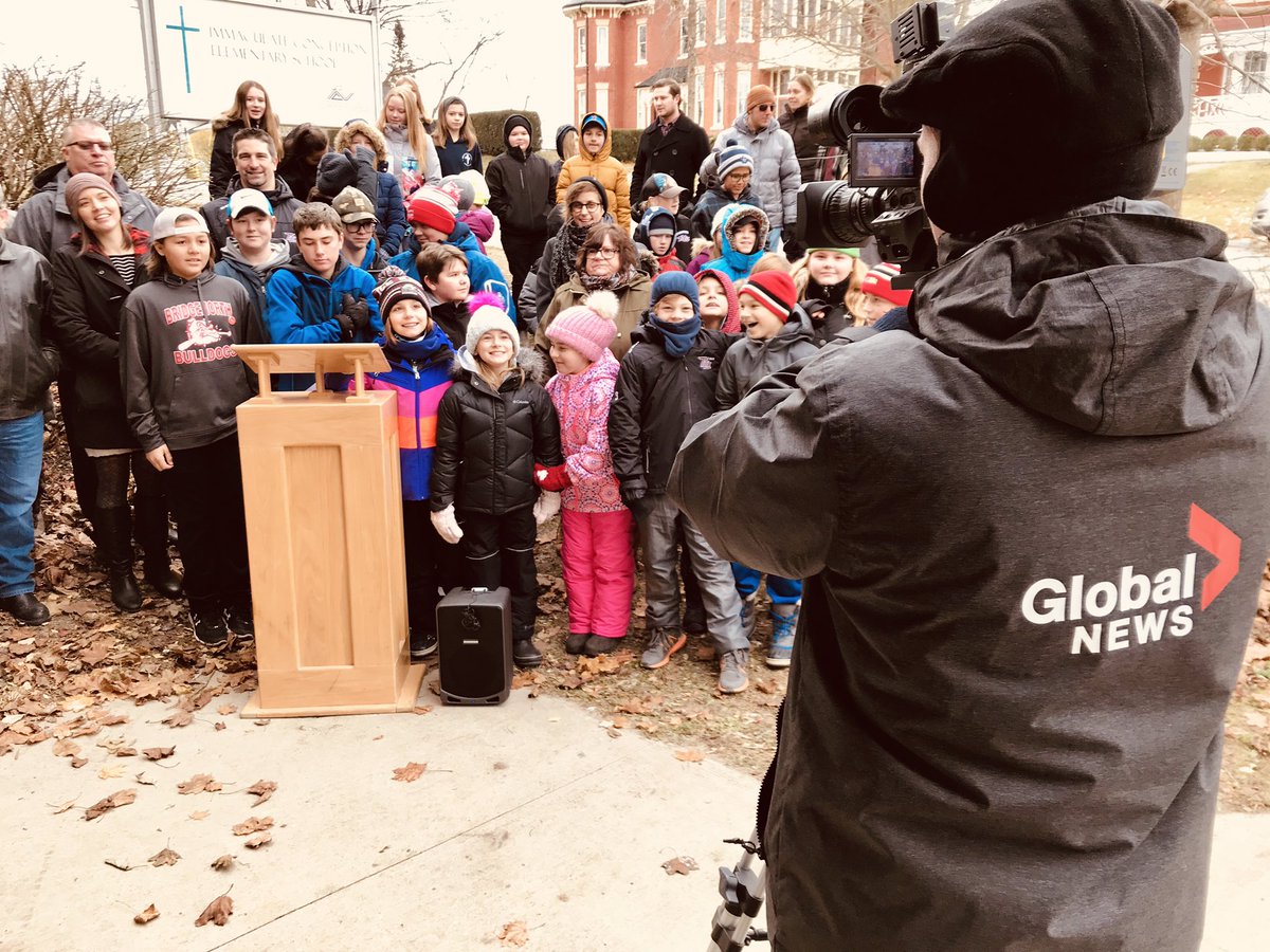 PVNCCDSB's tweet photo. Students @ImmaculateCES, including the Grade 8 #BeWell group, helped @ptbogreenup launch the #PTBO Active School Travel project today. The students are encouraging peers to walk, scooter and🚴 🚵‍♀️ 🚴‍♀️to school! 

PVNC is a proud partner on this School Travel Planning initiative. https://t.co/AygCZ5ZUXW