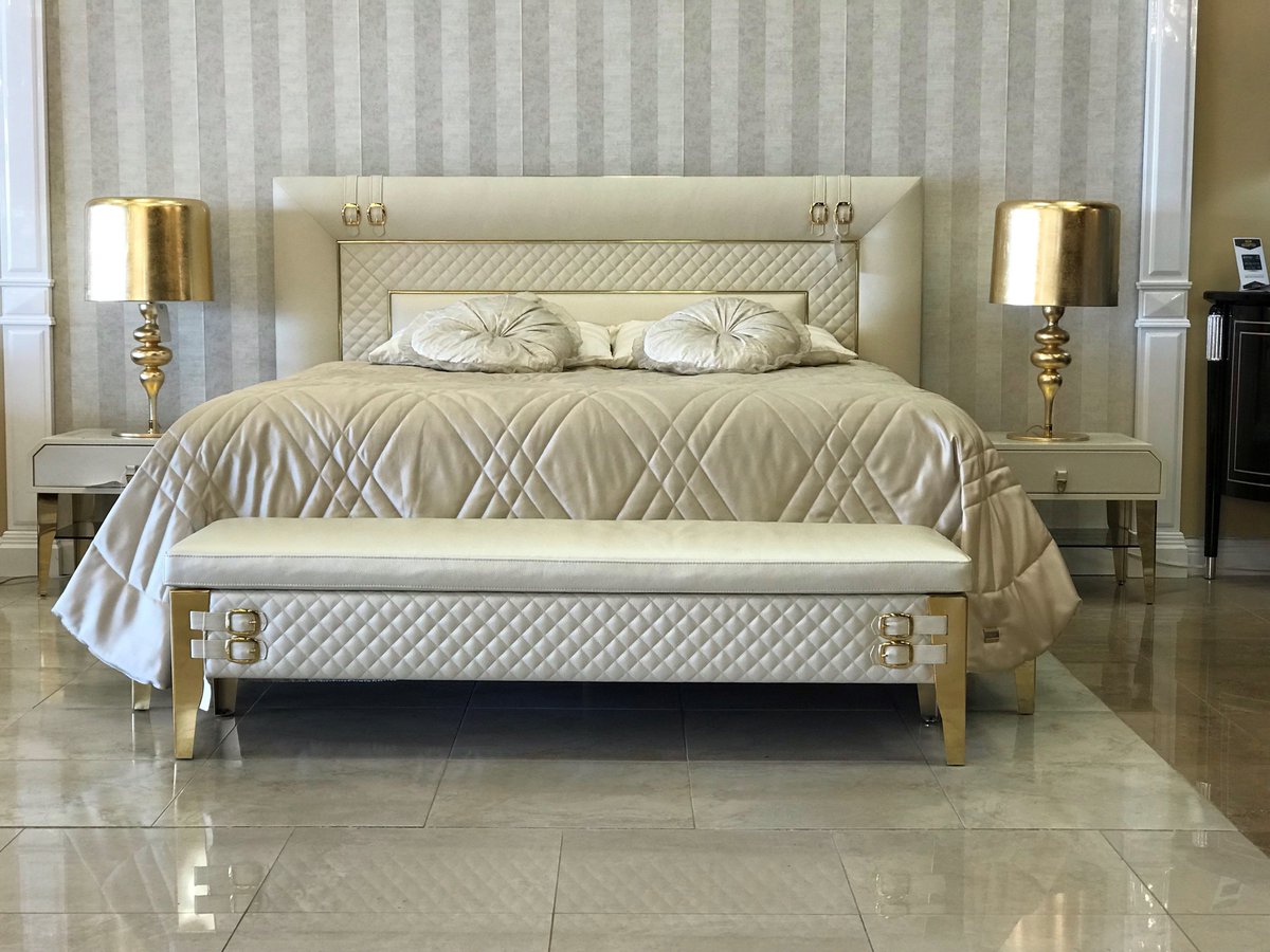 Venicasa1's tweet photo. Get Top BLACK FRIDAY deals NOW! Enjoy your holiday savings Up to 60% OFF on selected super luxurious top European brand bedroom, dining room sets and amazing Stainless Steel &amp; Crystal Chandeliers. (888) 966-8399 https://t.co/T5ijhO2YPQ  #holidays #blackfriday #sales #decoration https://t.co/FvGQTT4wRb
