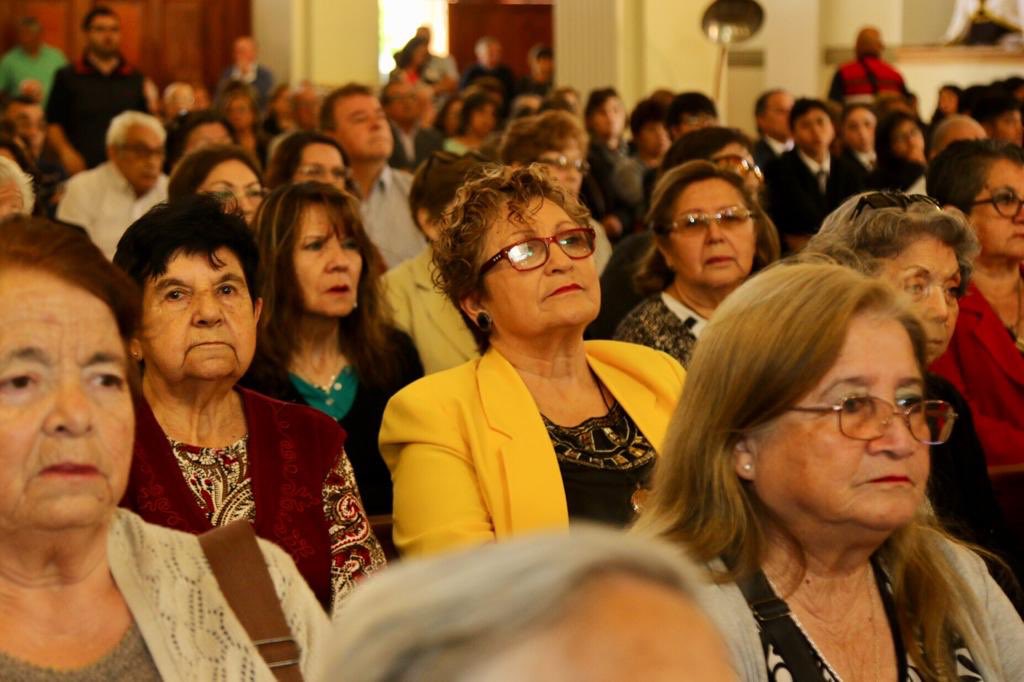juanmasferrer's tweet photo. Hoy junto a cientos de admiradores, amigos y la Min @ConsueloValdesC despidiendo al más grande representante de la música chilena e hijo de #Rancagua, nuestro rey del bolero don Lucho Gatica https://t.co/VAPOYBldja