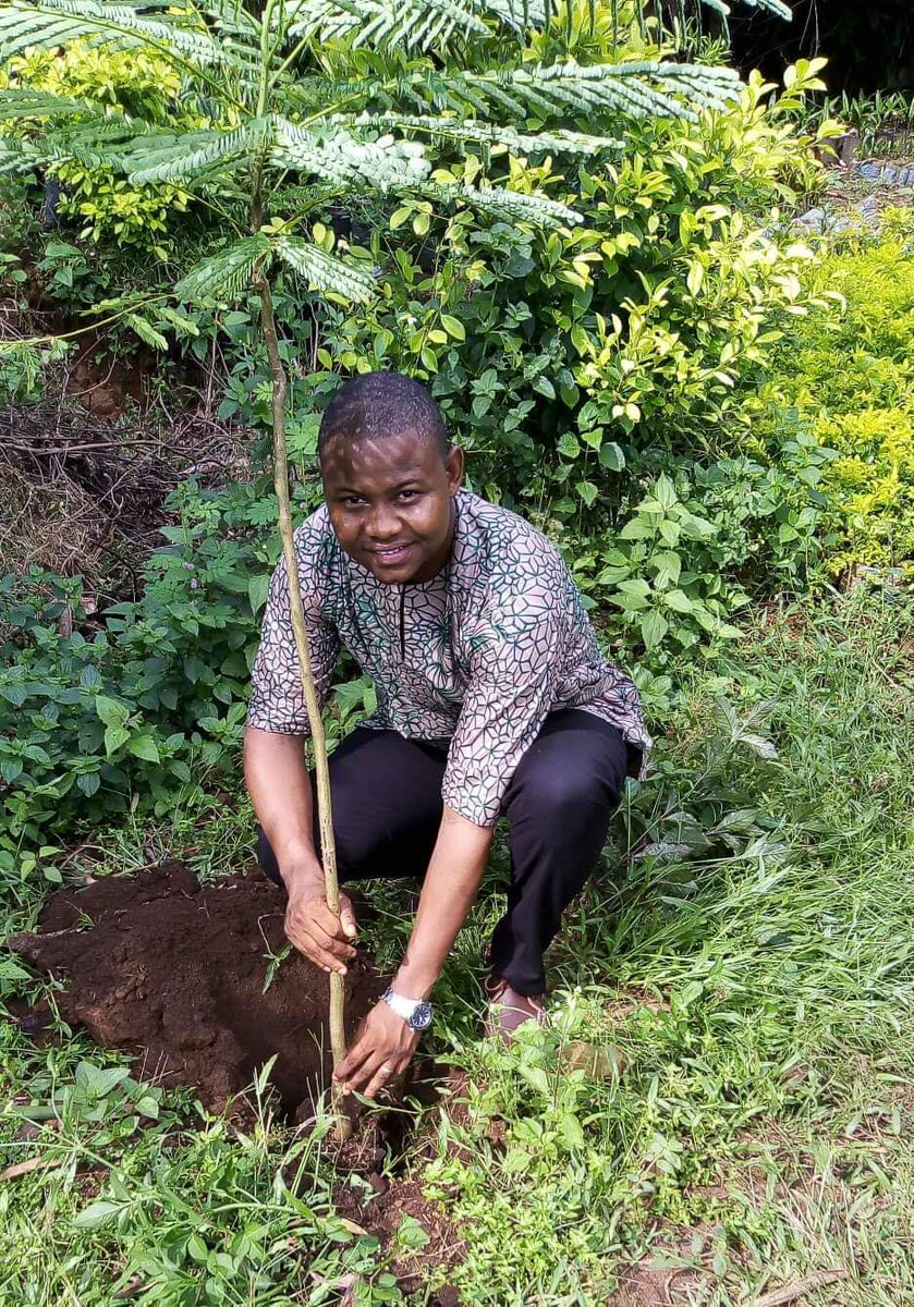 SChectal's tweet photo. Pour lutter contre le rechauffement climatique j'ai décidé de planter un arbre à l'occasion de mon anniversaire et créer à cet effet un challenge nomé #ChectalChallengeUnAnniversaireUnArbre.
Cela vise à inviter chacun à planter un arbre le jour de son anniversaire. https://t.co/rmpgdw3vrL