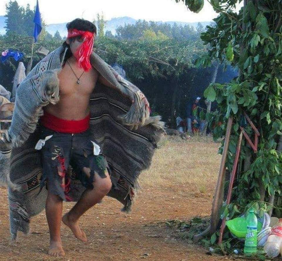 anatijoux's tweet photo. Camilo Catrillanca fue asesinado de un tiro en la cabeza, lo asesino el comando jungla, el mismo que allana e intimida a lamgenes y peñis.
En Chile asesinan mapuches.
No mas mapuche asesinados.
No al comando jungla. https://t.co/93MalpptA1