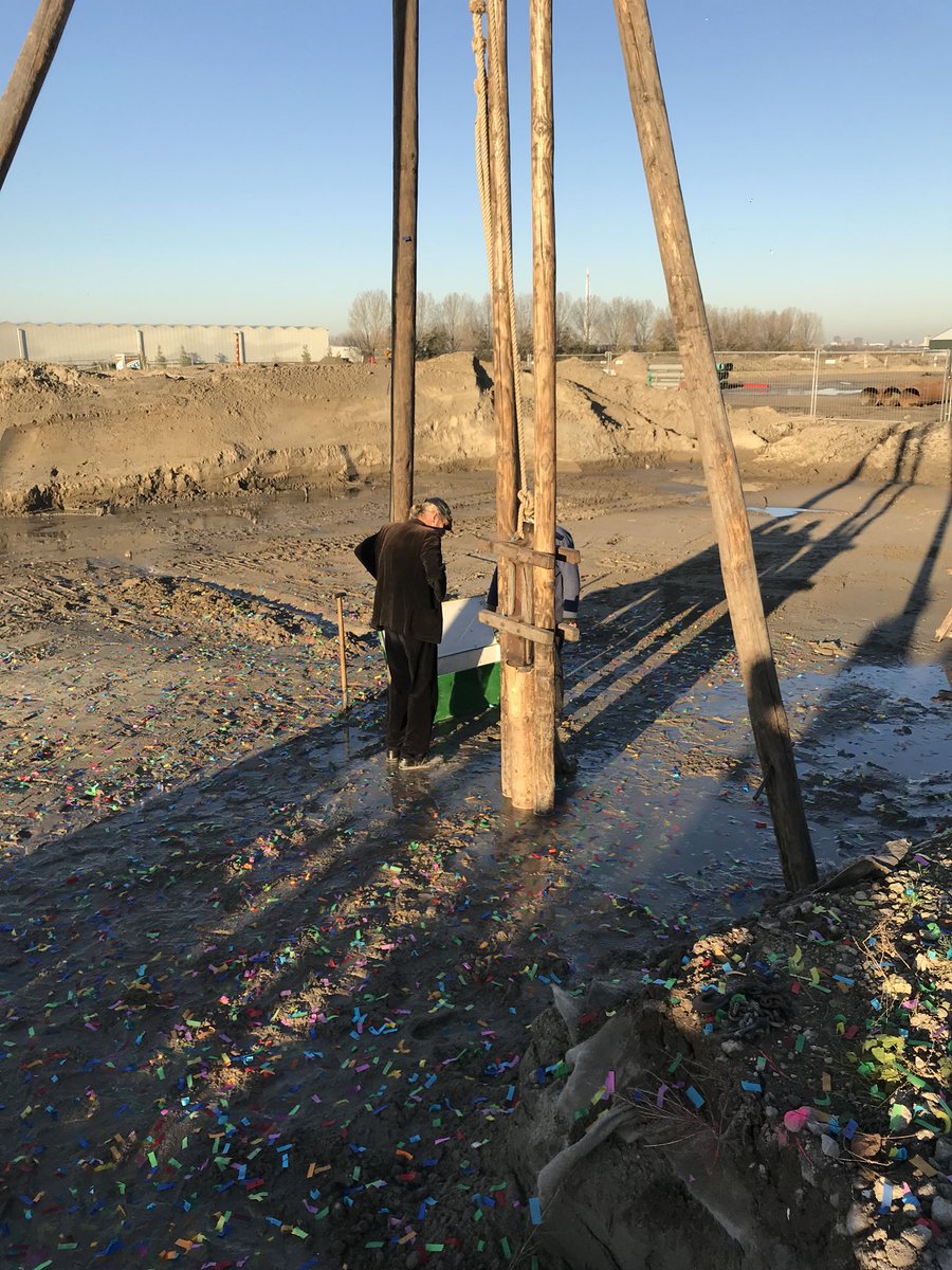 Vanmiddag samen met toekomstige bewoners met historische hei-installatie eerste paal mogen slaan voor deelproject Brink 9 in wijk Ackerswoude in Pijnacker. 34 sociale koop en 15 vrije sector koopwoningen in Pijnacker erbij.