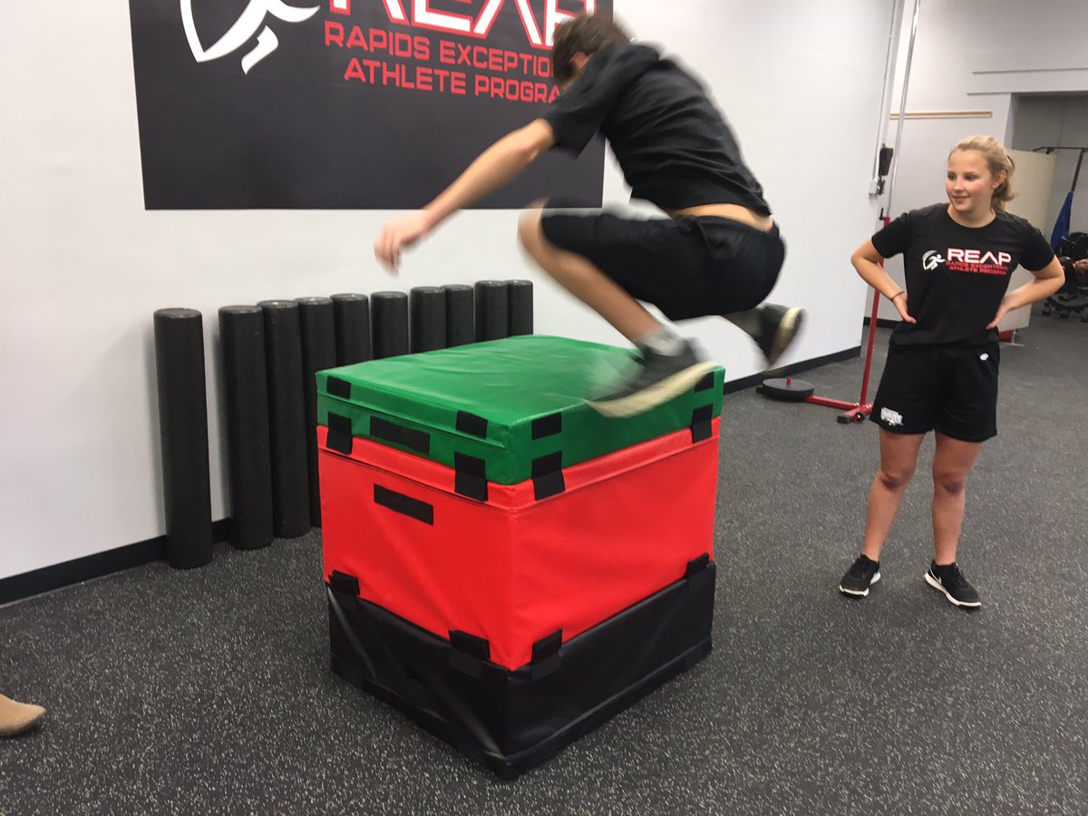 ProgramReap's tweet photo. REAP students working out with our new training facility @ArnpriorDHS! 🏋️‍♀️ @RCDSB #physicalliteracy #fitness #rcdsb #gorapidsgo https://t.co/aJSfrVicrR