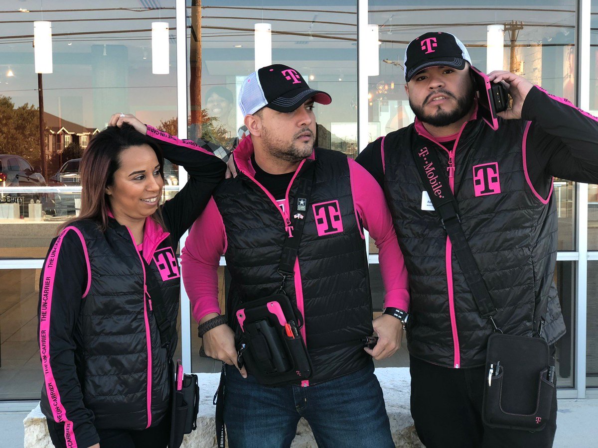 tiesha_47's tweet photo. We should be the models for #bethebrand ! #havingseriousfun while passing out flyers. @TMobile #BeMagenta #Woodlake https://t.co/VeYiHCcueP