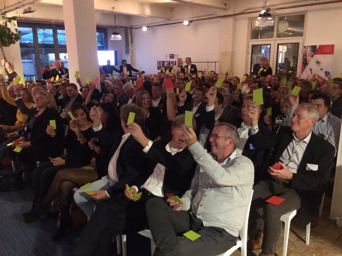 RegioBusiness's tweet photo. ‘Hoe groen ben jezelf?’ vraagt @RobKragt van @Desso_NL tijdens de #BOBMasterclass bij @Gruyterfabriek. Het levert bijzondere inzichten en stof tot nadenken op https://t.co/PV7CHkgW2i