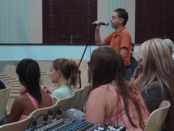 #ReformaConstitucional en #Cuba: Tras fructíferos análisis en más de seis mil 230 reuniones en centros de trabajo y estudio, barriadas, unidades militares y cooperativas agrícolas, concluyó con éxito l proceso de consulta popular en #Guantánamo   bit.ly/2zBis9S