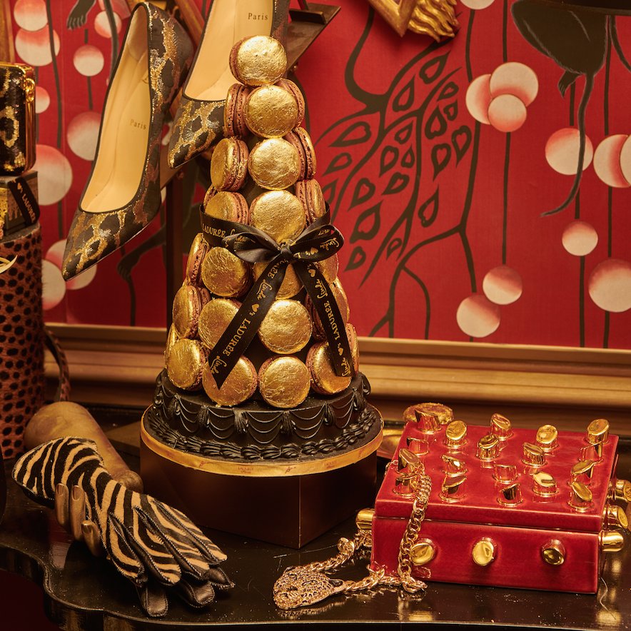 LadureeUS's tweet photo. We're back at @Bergdorfs with an exclusive dark chocolate salted caramel macaron in a brilliant gold for Linda's at BG AND a brand new dark chocolate espresso flavor in shimmering silver for the new Noir at BG shop. Which will you choose? https://t.co/e4QMTVtgRW