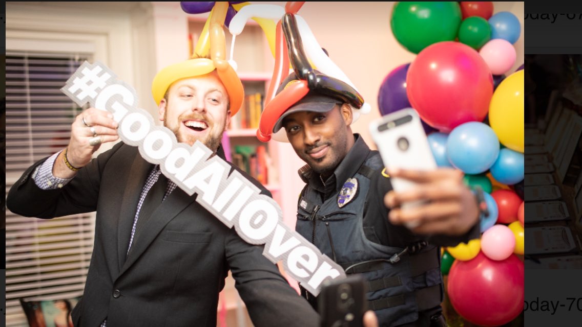 OctopusSleeping's tweet photo. Community, good vibes and law enforcement. Good Stuff. #Goodallover @WilkinsburgCDC  Birthday Bash https://t.co/Gm27zMfJ2r