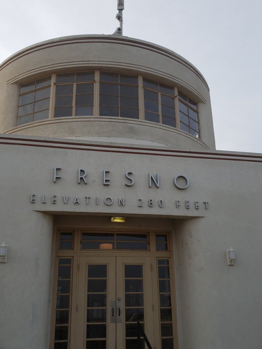 ThatPilotGirl's tweet photo. New day, new airport #pilotlife #HelloFresno #IWokeUpAt430 https://t.co/5GXTNDl8Om