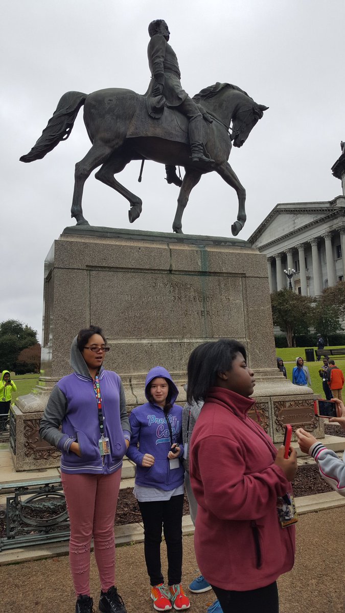 kraZpraz's tweet photo. @SMSScorpions 7th grade tour of State House grounds https://t.co/QoYrygVANs
