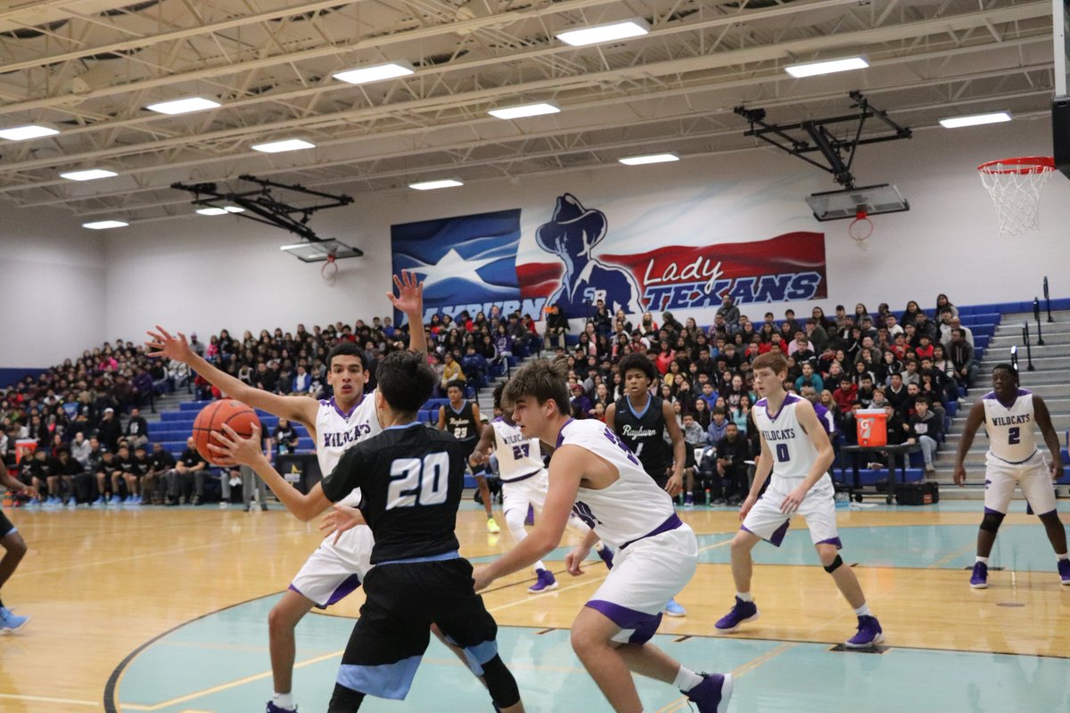 TXInvitational's tweet photo. @AngletonISD #AngletonHS @PasadenaISD_TX #SamRayburnHS Second Quarter: Angleton 29, Sam Rayburn 22. Photos By: Betsai Zavala https://t.co/8yq2MGQdjo