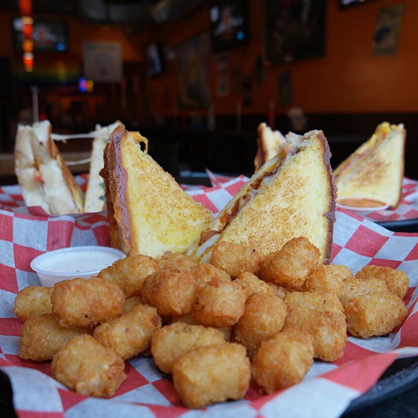 Cheesies_Truck's tweet photo. It’s Thursday and we got #Tots &amp; #Tenderizers! 🙌🏽
📍U of C, 58th &amp; Ellis
⏰11am-2pm https://t.co/SM8PPShC7i