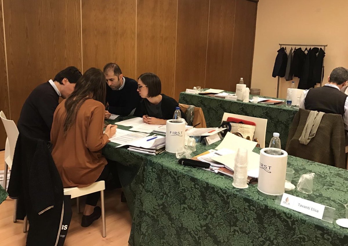 ARCACasaLegno's tweet photo. Oggi siamo a #Roma e a #Firenze con due Corsi Base ARCA che partono per la prima volta insieme in parallelo. @AngelaVerdini a Firenze e @StefanoMenapace a Roma stanno formando i professionisti sull'edilizia di qualità in legno certificata ARCA!🌲🌳🏠 #ARCAcert #ARCAacademy https://t.co/Qr9NoOEDin