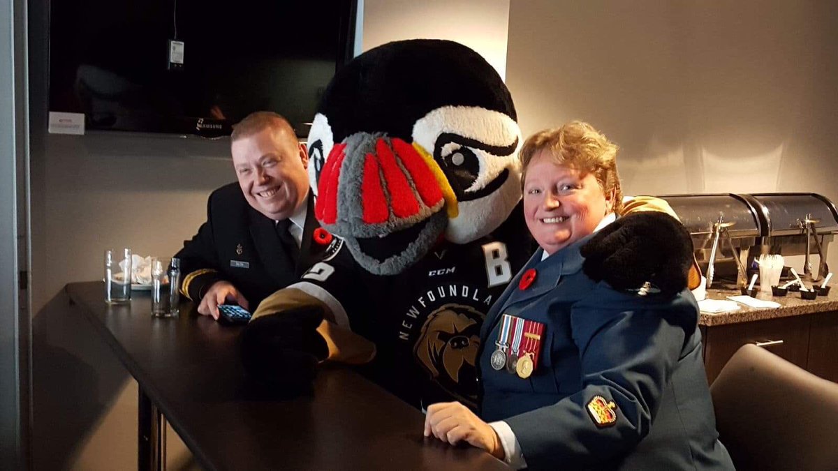 HMCS_NCSM_CABOT's tweet photo. (1/2) It has been an engaging and rewarding Veteran’s Week for #HMCSCABOT. #LestWeForGet #CanadaRemembers/C’est une semaine des anciens combattants qui a été intéressante et enrichissante pour #HMCSCABOT. #NeLesOubliezPas #lecanadasesouvient https://t.co/6HInCNhWxQ