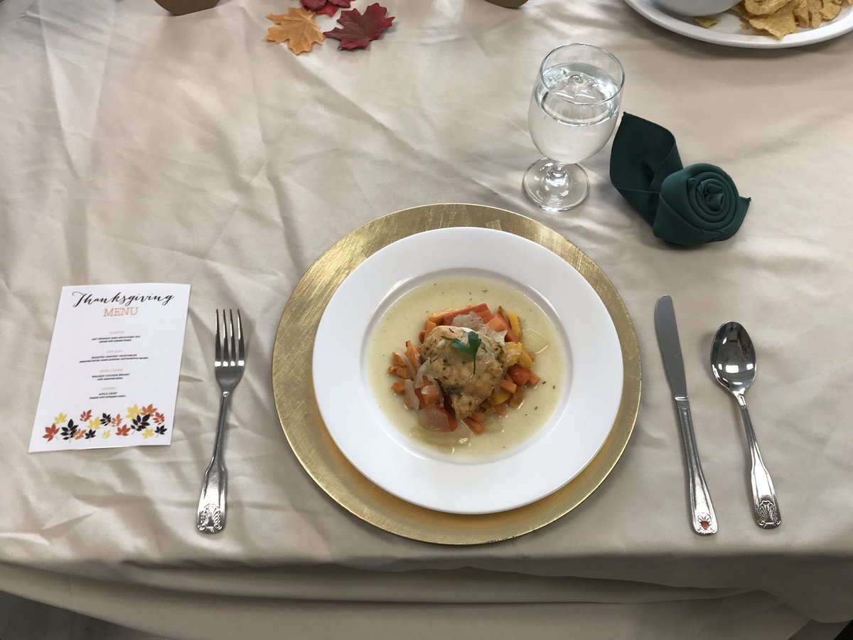 MrsRingstaff's tweet photo. Intro to Culinary Thanksgiving Feast #Thebreakfastclub #1stperiod https://t.co/eeGZCZ7lEm