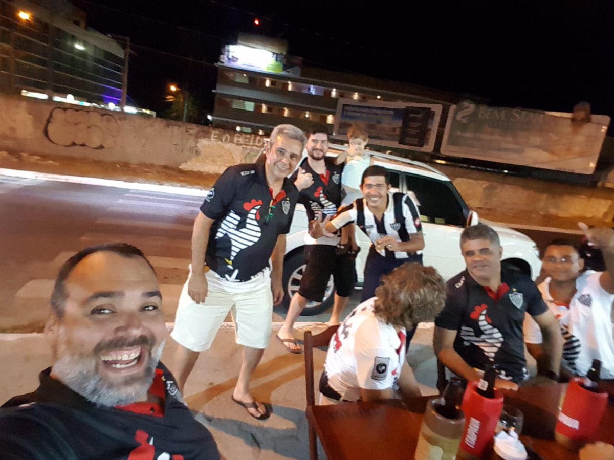 GaloJampa's tweet photo. Eita @atletico a turma compareceu, não precisava sofrer com 2 jogadores a mais, foi na conta do chá mas  valeu pelos 3pts!!
Continuamos acreditando!!!
Pra Cima Deles!!!
Obrigado a todos pela presença no Minerim!!!
Juntos Somos Mais Fortes!!!
#ConsuladosDoGalo
#GaloJampa
#PRCxCAM https://t.co/Y5FpeMmUif