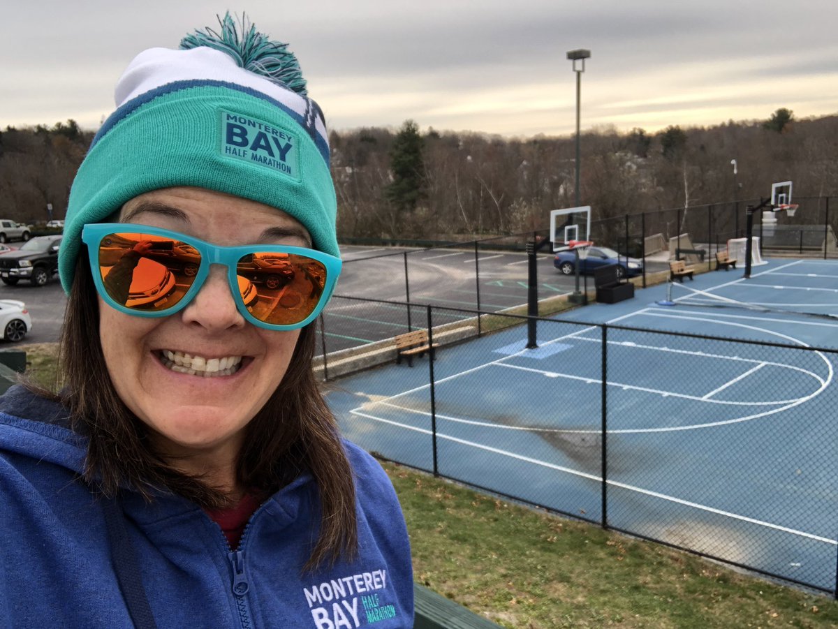 brendas_outside's tweet photo. Iโm no longer in my tropical shorts and short sleeves here in MA, but still in my #summerknocks and new #montereybayhalf swag. only in the teens this morning with snow on the way. @Knockaround @BSIMEvents @BocoGear @BibRave #MontBayHalfBR #BibChat #BSIMBR #knockfan #bocogear https://t.co/5rRKH5N0hD
