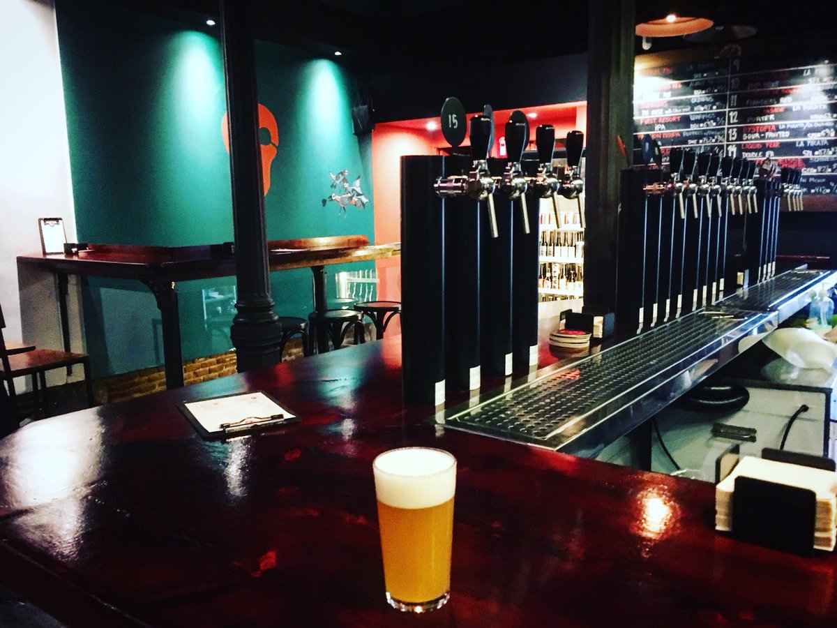 PirataMalasana's tweet image. Hey! We’d like to introduce you to the beer you’ll be drinking this evening. This cloudy AF IPA from War Pigs is called First Resort and that’s exactly what it should be. See you later frikis! 🤟🏼🍺☠️ #warpigs #firstresort #cloudyipa