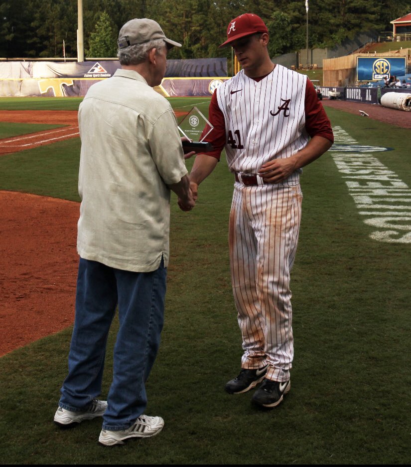 br41bennett's tweet photo. Congrats to ALL signees. Even if you’re not committed, remember it’s not about where you start, but how you FINISH. Here is a picture of me on signing day and a few years later All Conference and a MLB Draft Pick #proveemwrong #nationalsigningday #hardworkpaysoff #nevergiveup https://t.co/YCnzstrCLc