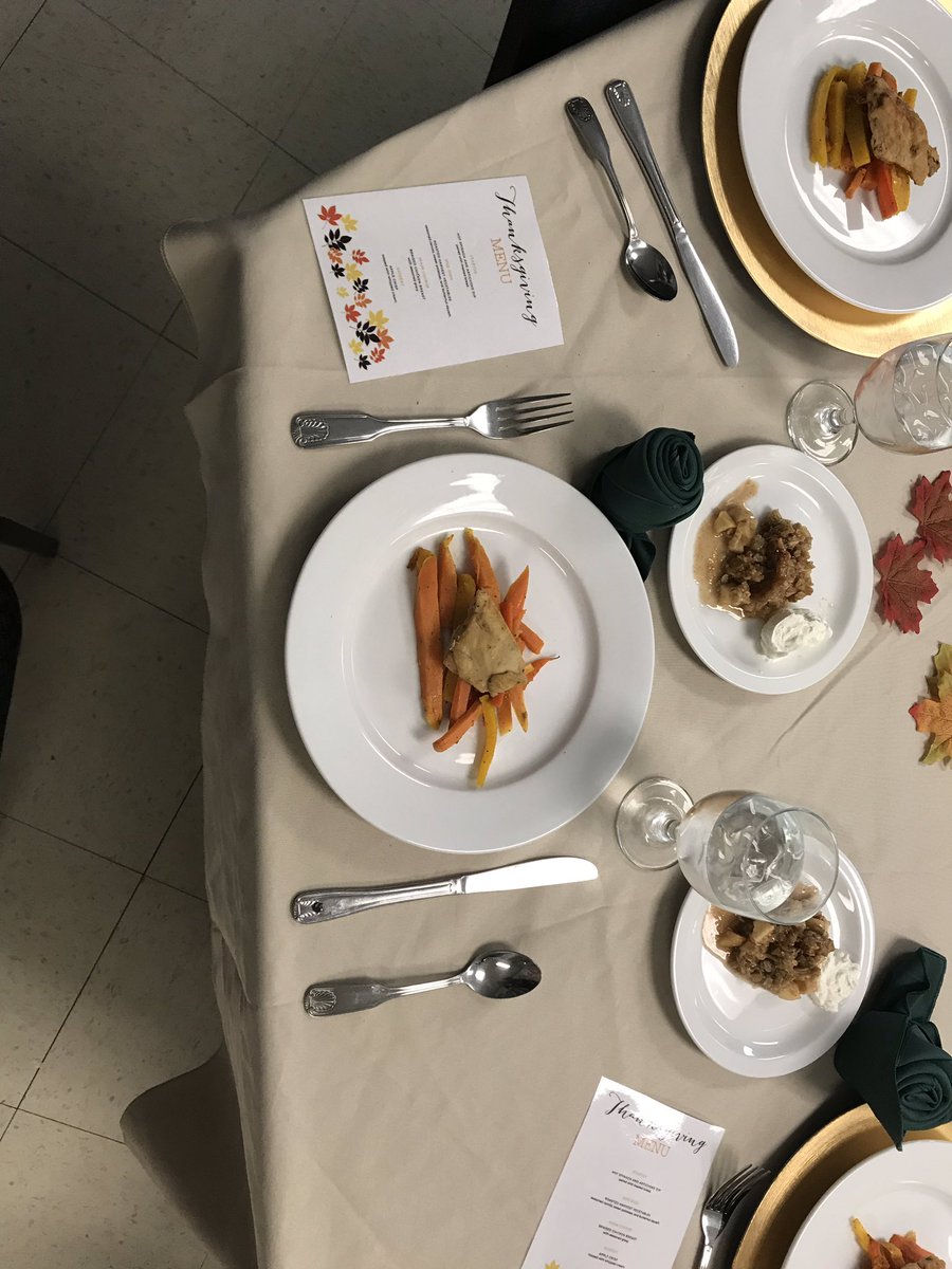 MrsRingstaff's tweet photo. Friendsgiving 8th Period Intro to Culinary https://t.co/rWKTiLlD6L
