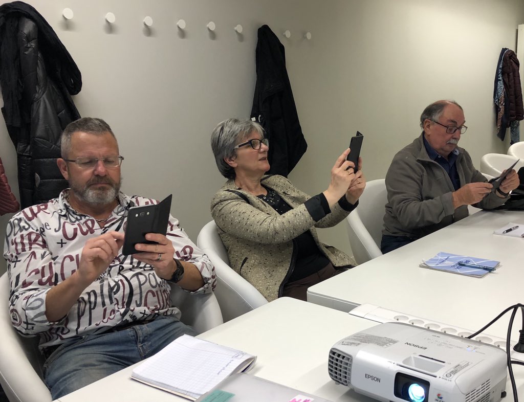 CentreLac's tweet photo. Cet après-midi à la #Logitheque, début de notre formation en initiation téléphonie mobile.
#formation @CentreLac @RADIO8ARDENNES @aitrene @UnionArdennais @HerbillonDidier @PJprefArdennes @AnneDumay https://t.co/n0S2ArCW2p