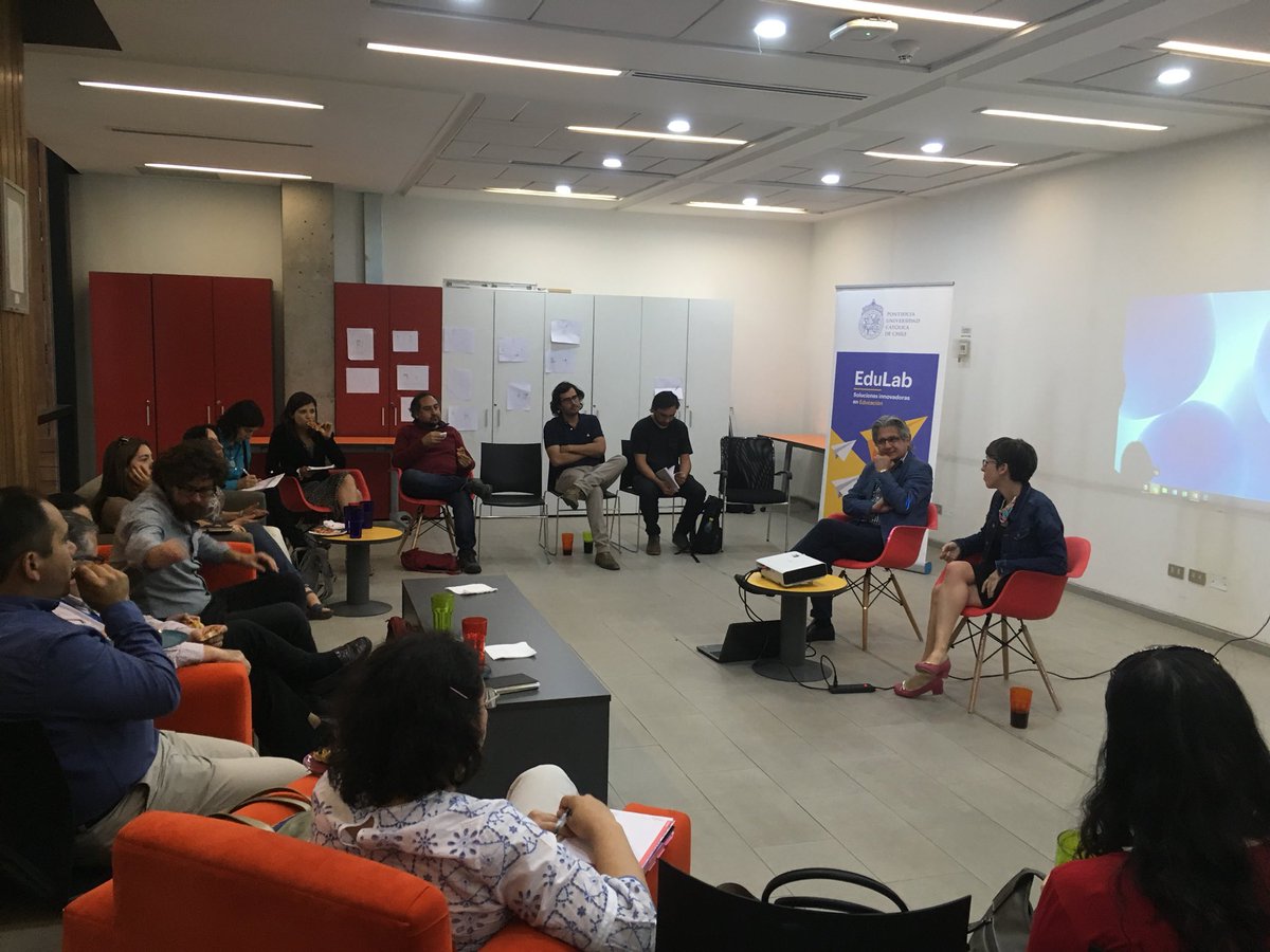TransferenciaUC's tweet photo. Estamos en el 3r almuerzo #edulab junto a Ricardo Rosas de @CEDETi_UC quien cuenta su experiencia como innovador y el apoyo que recibió del programa #GlobalUC https://t.co/jRyvZQw5mH