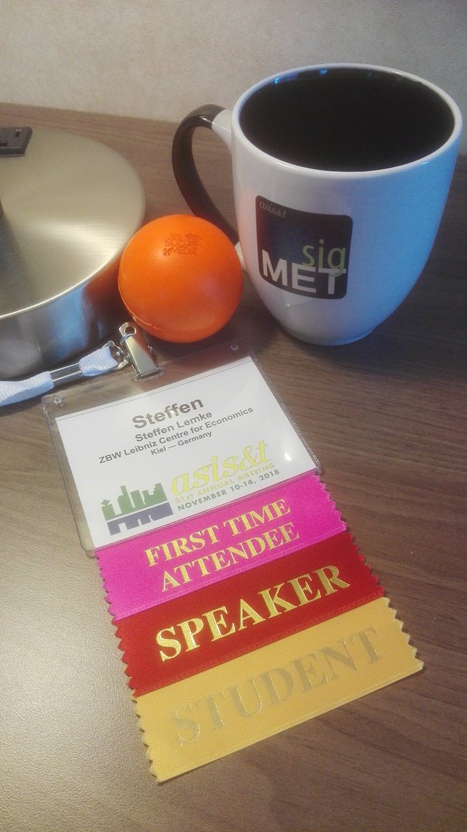 stl90's tweet photo. Starting my ~22h trip back home from #ASIST18. Had a fantastic week in Vancouver defined by interesting talks & conversations, delicious Vancouvian food, and - above all - meeting many lovely people. So long! https://t.co/2vhfvr5uUd