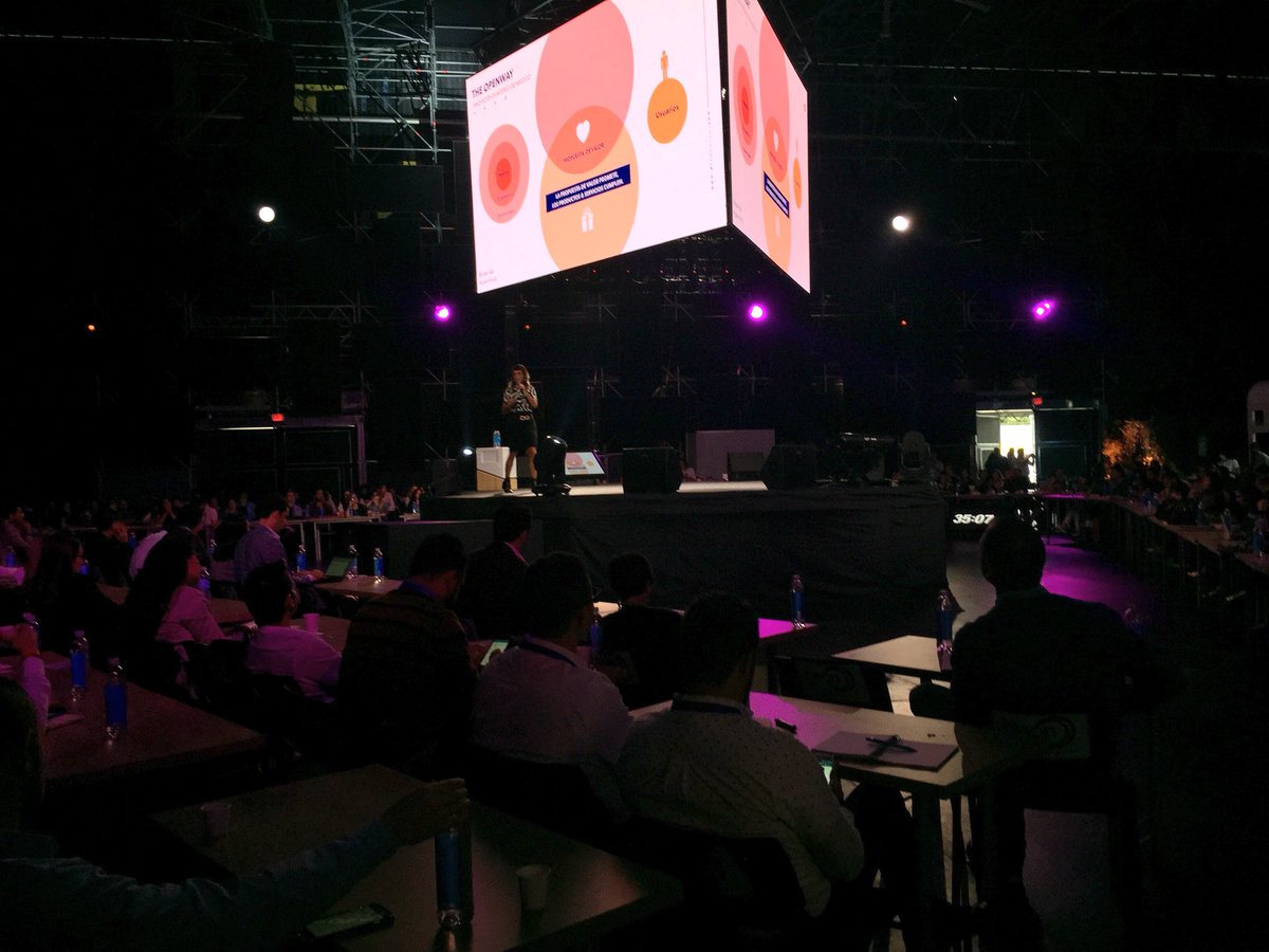 ANDI_Colombia's tweet photo. Carolina Álzate,de Open Lab, presenta ejemplos de propuestas de valor innovadoras. 

“Cumplir con una propuesta de valor, así sea simple, hace que sea única y relevante”.

#InnovationLand https://t.co/cQkR4v0oRk