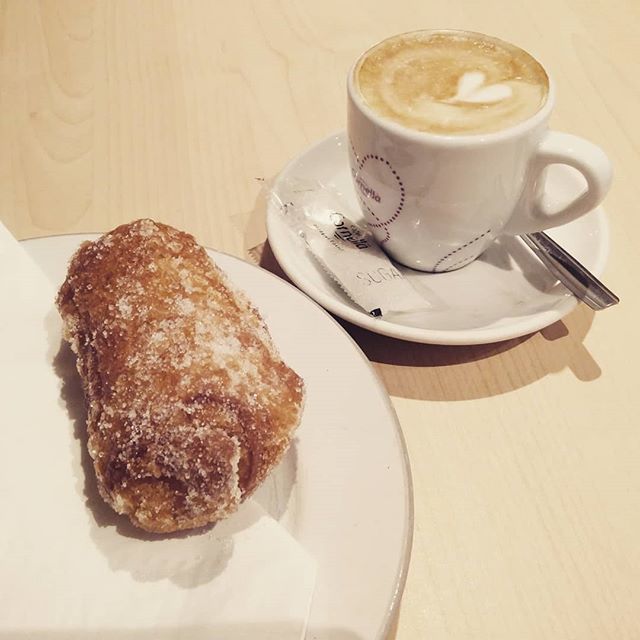 Un #xuixet de @la.puntual servit amb amor al @saratoga_girona. @cafescornella #anyxuixo #anydelxuixo ift.tt/2zeWYjT