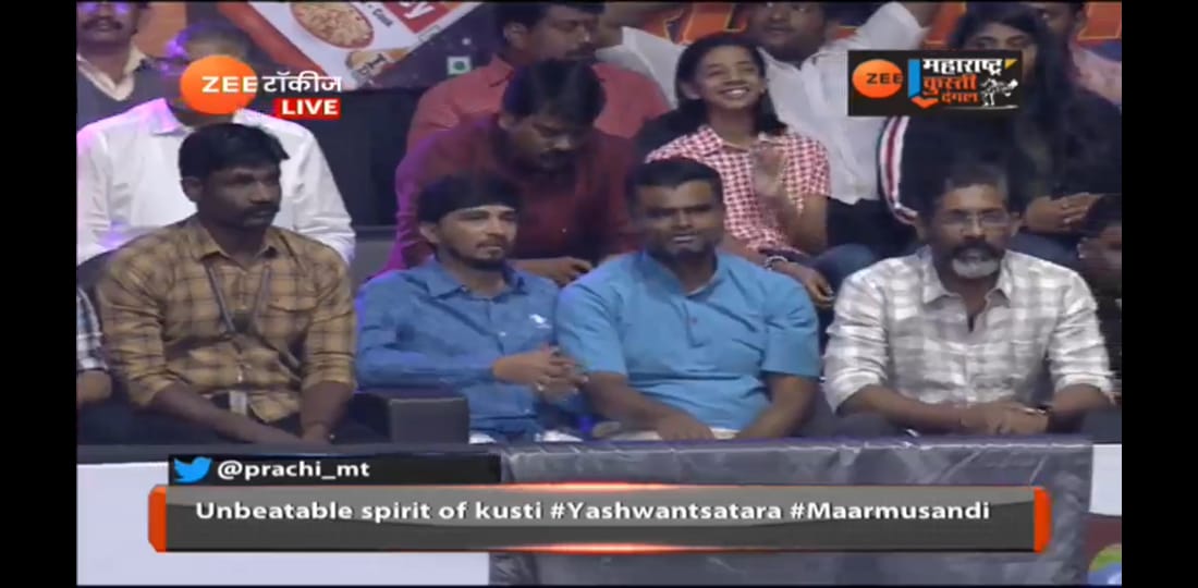 MarathiRT's tweet photo. @MahaKustiDangal च्या थेट प्रक्षेपणात 
@MiManasi @prachi_mt @NikaSi_SiD यांच्या ट्विट्स...
#MaarMusandi https://t.co/d2E16TWPID