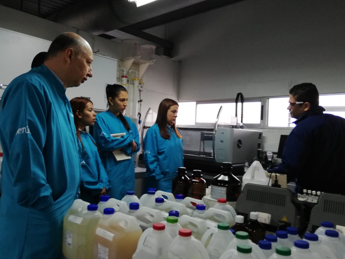 Corantioquia's tweet photo. Directores y representantes de #Fabricato, #Invesa, #FerroColombia, #PuertaDelNorte, #Andercol y #Papelsa visitaron nuestro #LaboratorioAmbiental para conocer los servicios para atender las necesidades de los usuarios con altos estándares de calidad. Con @ProAburraNorte https://t.co/AZyViYrZTG