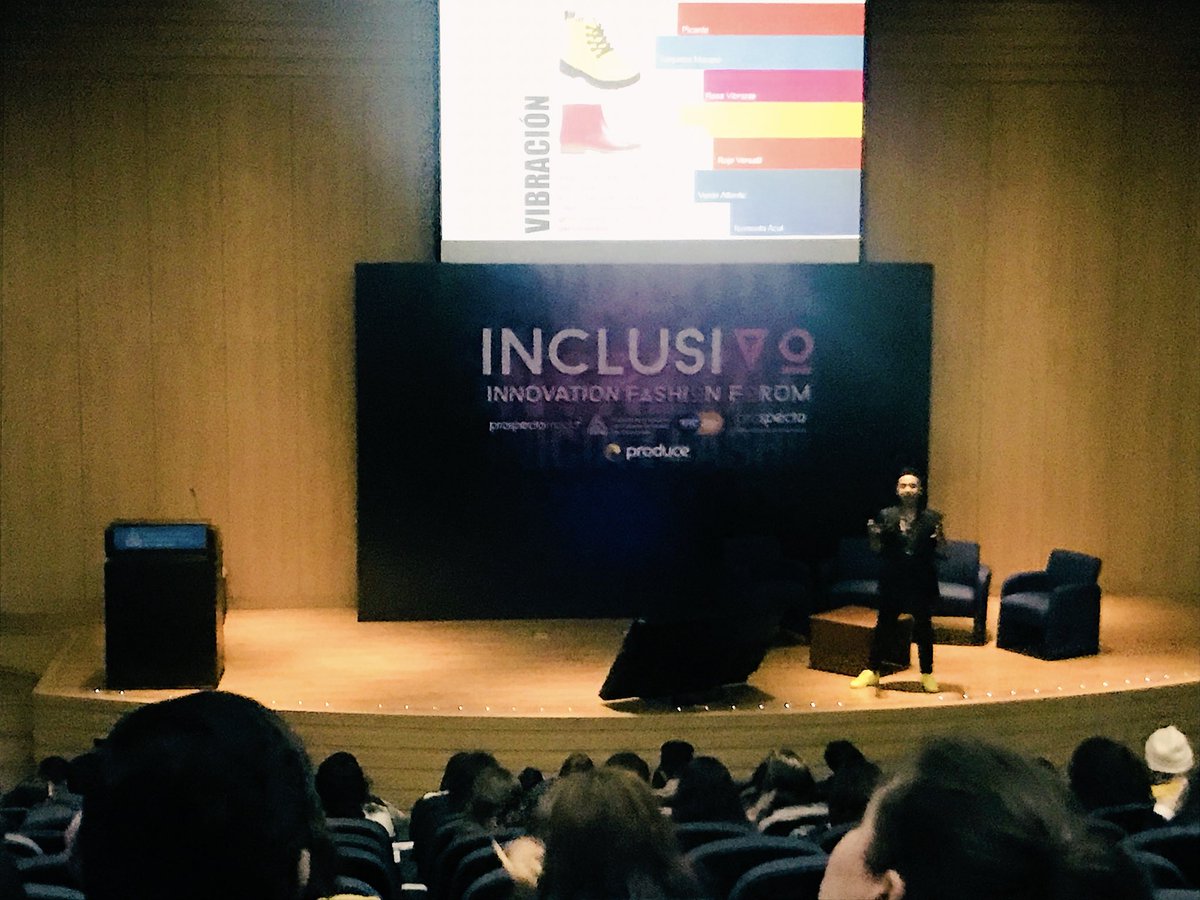 SAPICAmexico's tweet photo. Las tendencias de calzado infantil OI/19 presentadas por #JacoboReyna en #IIFF18 @prospecta_moda @CicegGuanajuato https://t.co/N3T0vdXJBh