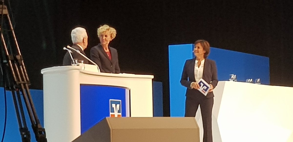 Treborius's tweet photo. #wt18 Digitale Transformation ist nichts, was Halt vor Unternehmensgrößen macht. Egal wir groß, welche Branche und damit für den Mittelstand eine große Chance. Wir unterstützen mit rund ebenfalls meist mittelständischen 30.000 Partnern in Deutschland Sabine @bendiek, @MicrosoftDE https://t.co/p51qN8kAXw