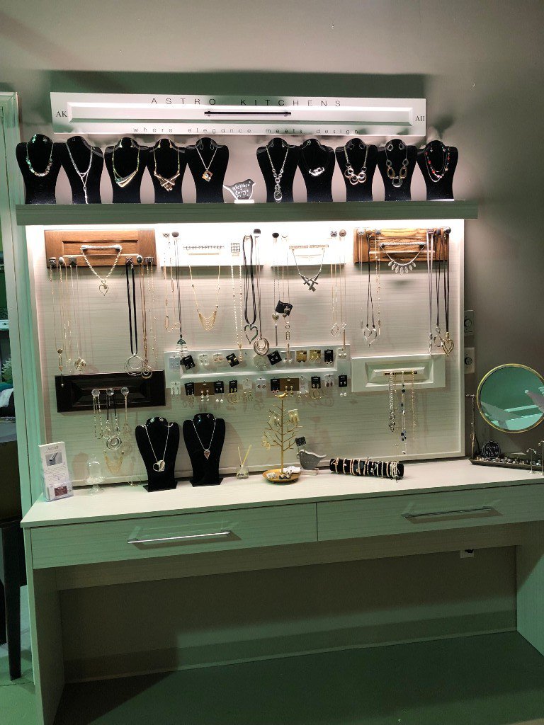 JavaCupCo's tweet image. 15% OFF ALL Christmas items &amp;amp; Jewelry! - mailchi.mp/c16392b6898b/1…