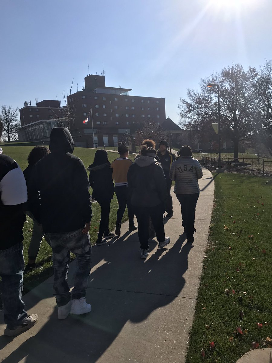 MrsDennis13's tweet photo. @MountMercy field trip! #thisisavid @AVIDMWStates #avid https://t.co/LNuyFr5ROW