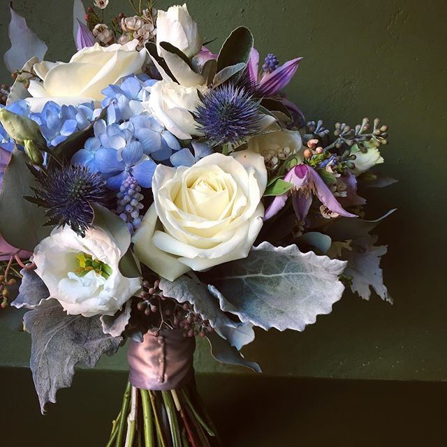 greenearthflwrs's tweet photo. Lisa’s bouquet, and our very first wedding from the new studio! Lovely to be back at @sandholeoakbarn with the @toptableweddingsandevents team, and to bump into @sarahmeredithmakeup, @jamestraceyphotography and @andygriffithsphotography 💙 https://t.co/k3L4XpC6sK https://t.co/s4uvcS5UuU