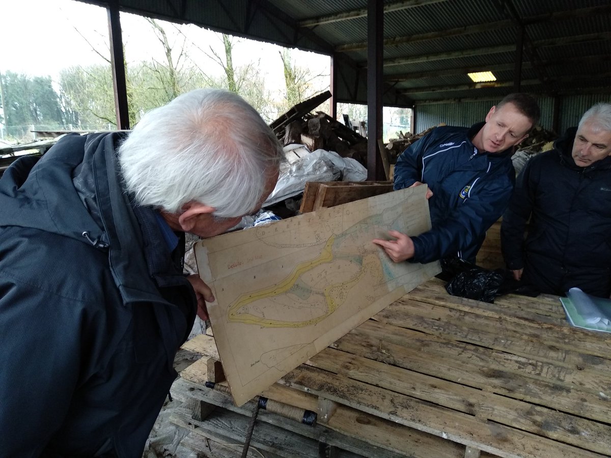 davebeechersoil's tweet image. Great to get on the land with Gary Zimmer, dig some holes and put some of what we learnt at the @Natorgskill #BiologicalFarming Conference into practice. Thanks @BrianCostello_ for hoisting &amp;amp; finally getting to see your #SoilMap
 #SoilHealth