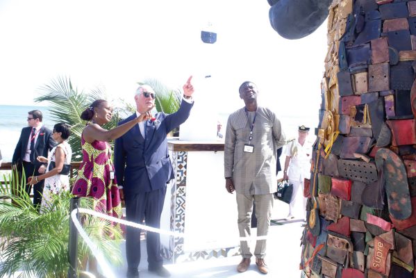 ggfmovement's tweet photo. Looks like our Giant Hand from #GGFS2018 is a favorite piece for the Prince of Wales too! The movement is moving with its members and we are turning garbage to green for all to see. Thank you Madam Constance Swaniker for joining us on this journey. https://t.co/W67uOmVuHr