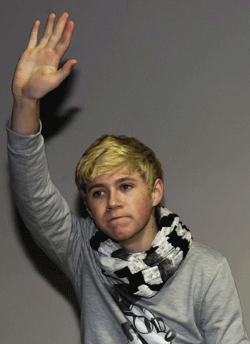 jeonschilds's tweet photo. "qui est tjrs fan des one direction?" 
me : #ODSTAN https://t.co/nAZXZdbUcf