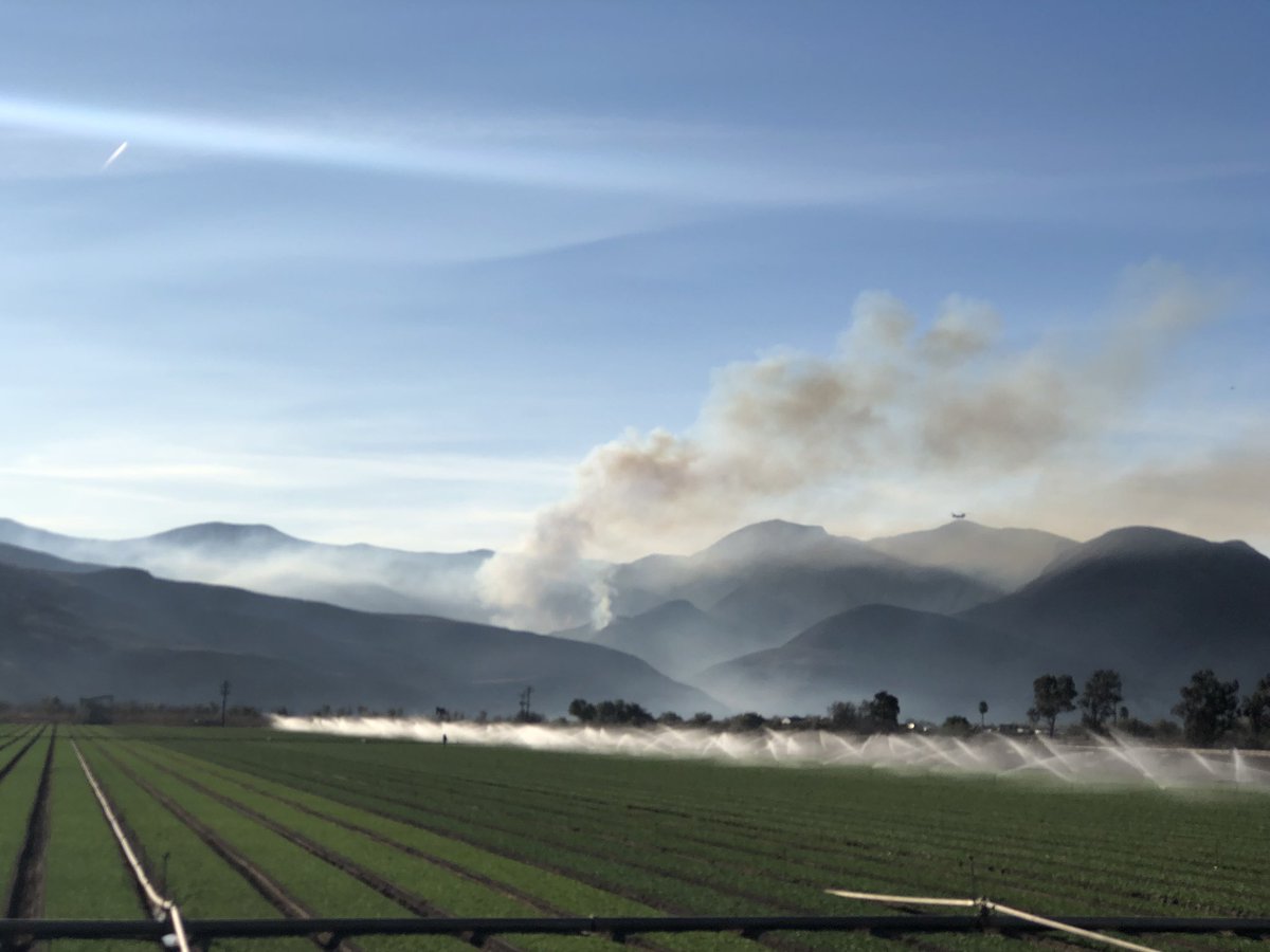 VCFD_PIO's tweet image. #Briggsfire: Firefighters are working to access fire. Fire is in very rugged terrain inaccessible by vehicles. Helicopters are dropping water. Hand crews and dozers are working on containment lines. Structure protection is in place. No eminent threat to homes. @VCFD, @VCAirUnit