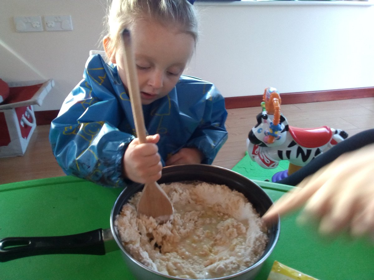 ServicesSaha's tweet photo. Who doesn't love #homemade #pizza?! We have been promoting #healthycooking with our mothers & babies at our fun Stay & Play sessions.#pizza #healthy #cooking #cookingskills #tenancytraining @Doncaster_Foyer @sahaTheLimes https://t.co/3WpCkbVHsT
