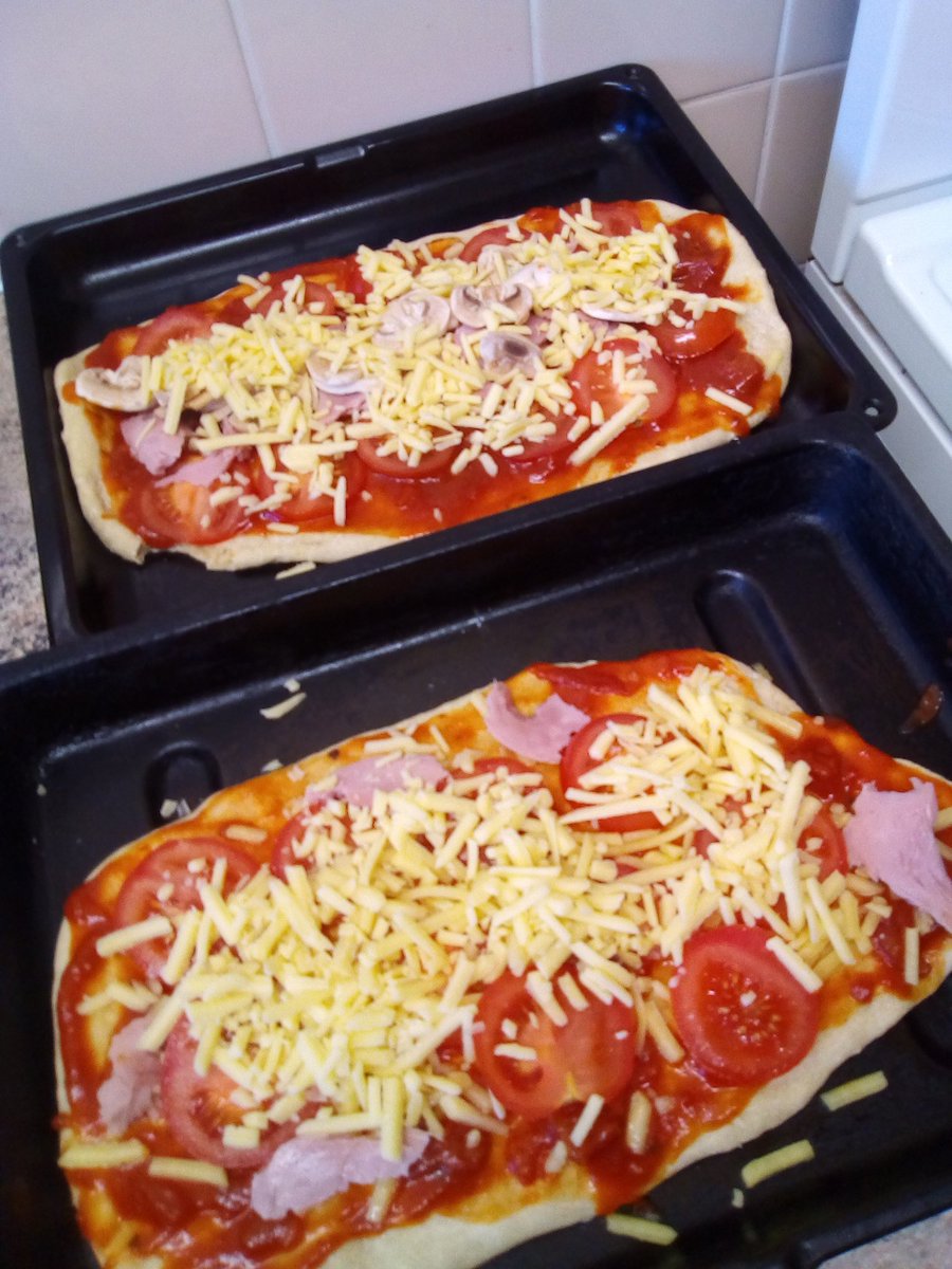 ServicesSaha's tweet photo. Who doesn't love #homemade #pizza?! We have been promoting #healthycooking with our mothers & babies at our fun Stay & Play sessions.#pizza #healthy #cooking #cookingskills #tenancytraining @Doncaster_Foyer @sahaTheLimes https://t.co/3WpCkbVHsT