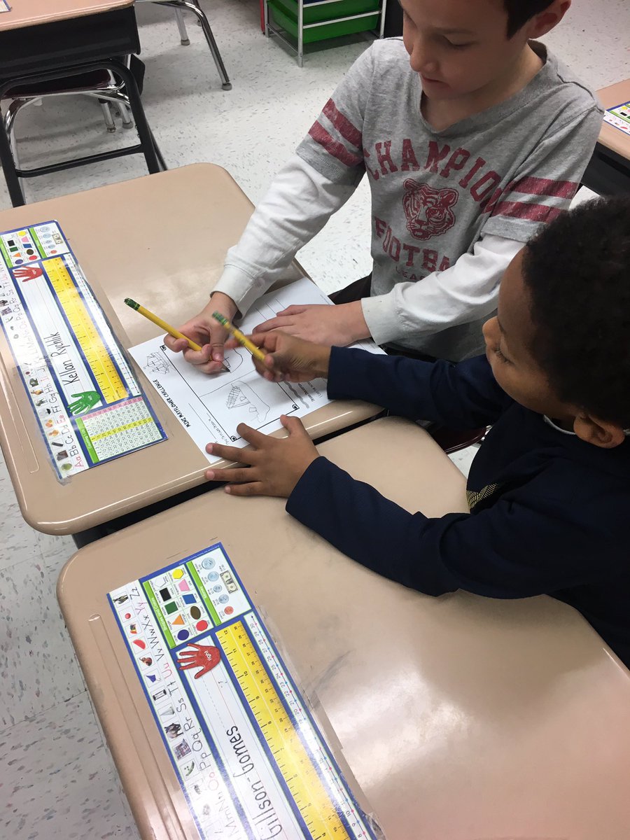 MTL_PW_Library's tweet photo. Had so much fun visiting first grade for a Mayflower Challenge!! #parkwaymakers https://t.co/5Rey6TOMb9