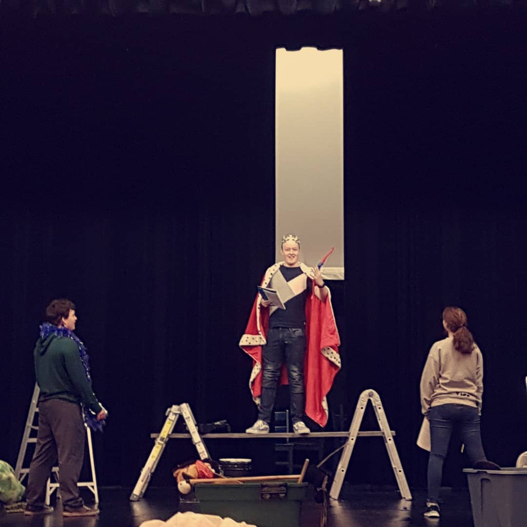 jfr_music's tweet image. Boys Girls and Other Mythological Creatures rehersals continue. Magical things can happen in a basement. Can&apos;t wait for tours to start #ross #RECAP #Drama #studentactors