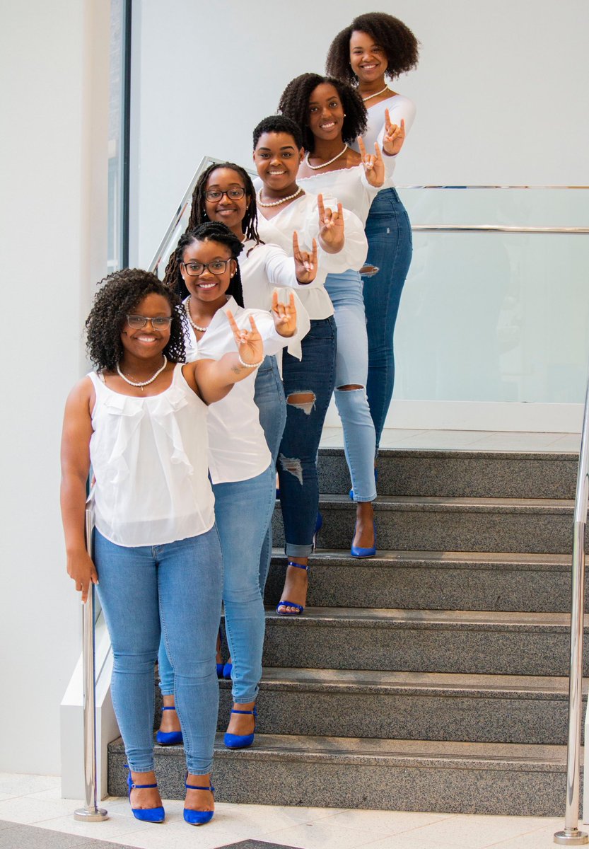 ZO_Zetas1920's tweet photo. Today marks 26 years of Excellence on George Masonβs campus! On November 15th, 1992, 5 FINER women chartered the βOh So Lovelyβ Zeta Omicron chapter of Zeta Phi Beta Sorority, Inc.! We cherish the legacy that they started and promise to uphold it! ππ#26YearsofExcellence https://t.co/mgEKufnAWq