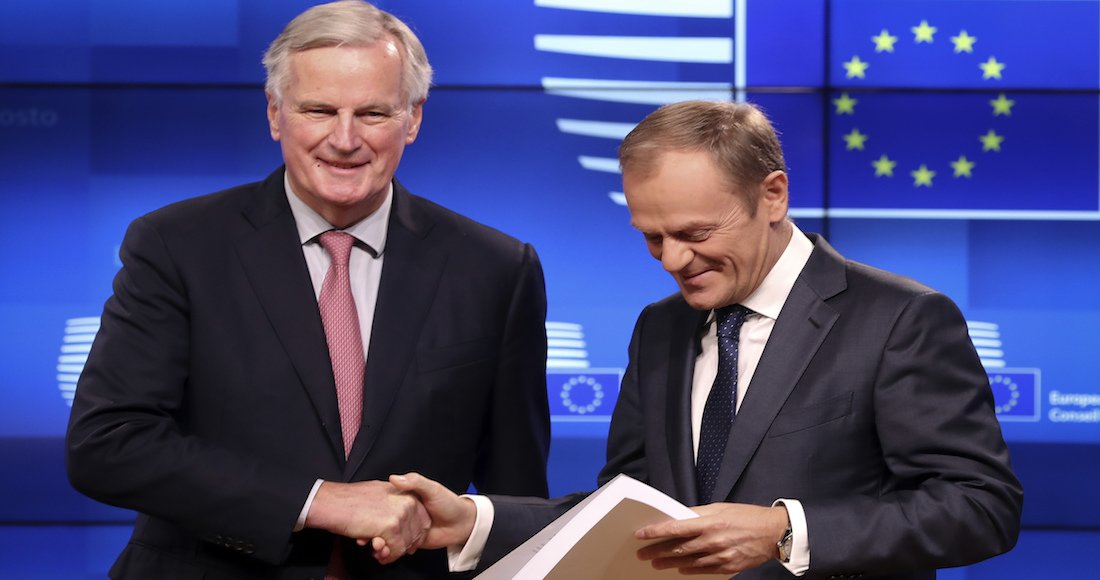 SinEmbargoMX's tweet photo. Dos ministros de Reino Unido renuncian tras la presentación del borrador para concretar el Brexit https://t.co/LgCMD3nQCC https://t.co/v0zTmM93qH