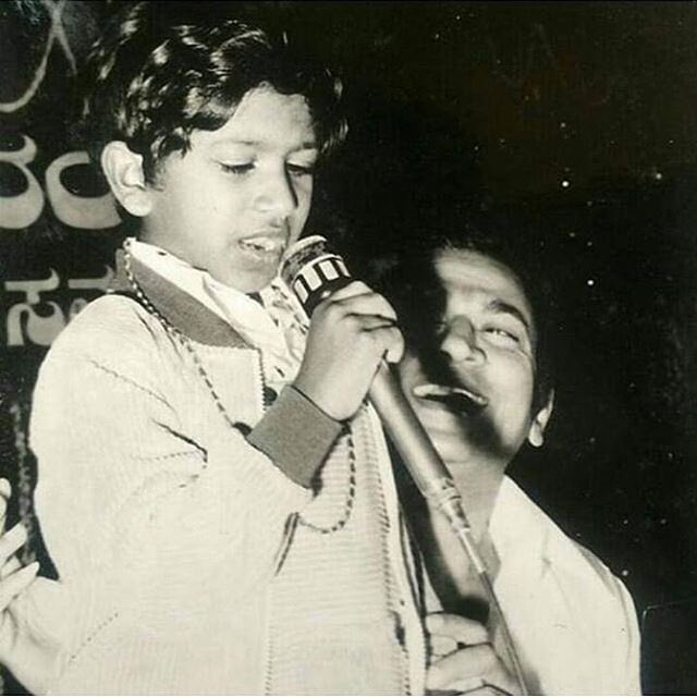 ShivuaDDaSmg's tweet photo. Born superstar #Powerstar with superstars of superstar #Annavru ♥️♥️♥️
#RareClick Memorable pic ever ♥️♥️
@PuneethRajkumar #Annavru
#ShivuaDDaSmg https://t.co/sSOTV8EF6h