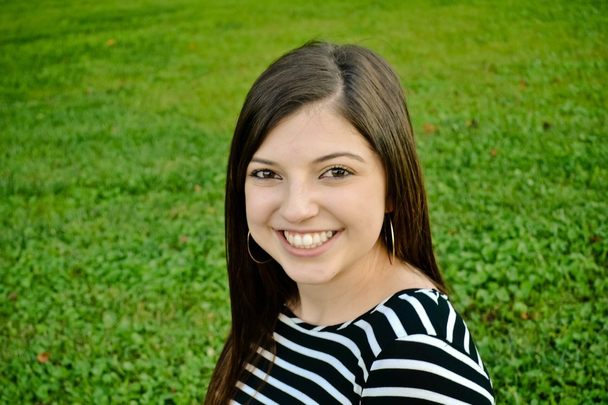 ThaiPepperOmaha's tweet photo. This time of year is to enjoy and celebrate family. Claire is a member of the Thai Pepper family. Claire is saving her money to attend college. She loves Silver Noodles and Thai Tea! #family #BestPadThai #DeliciousCurry https://t.co/XGwdUrjGo0