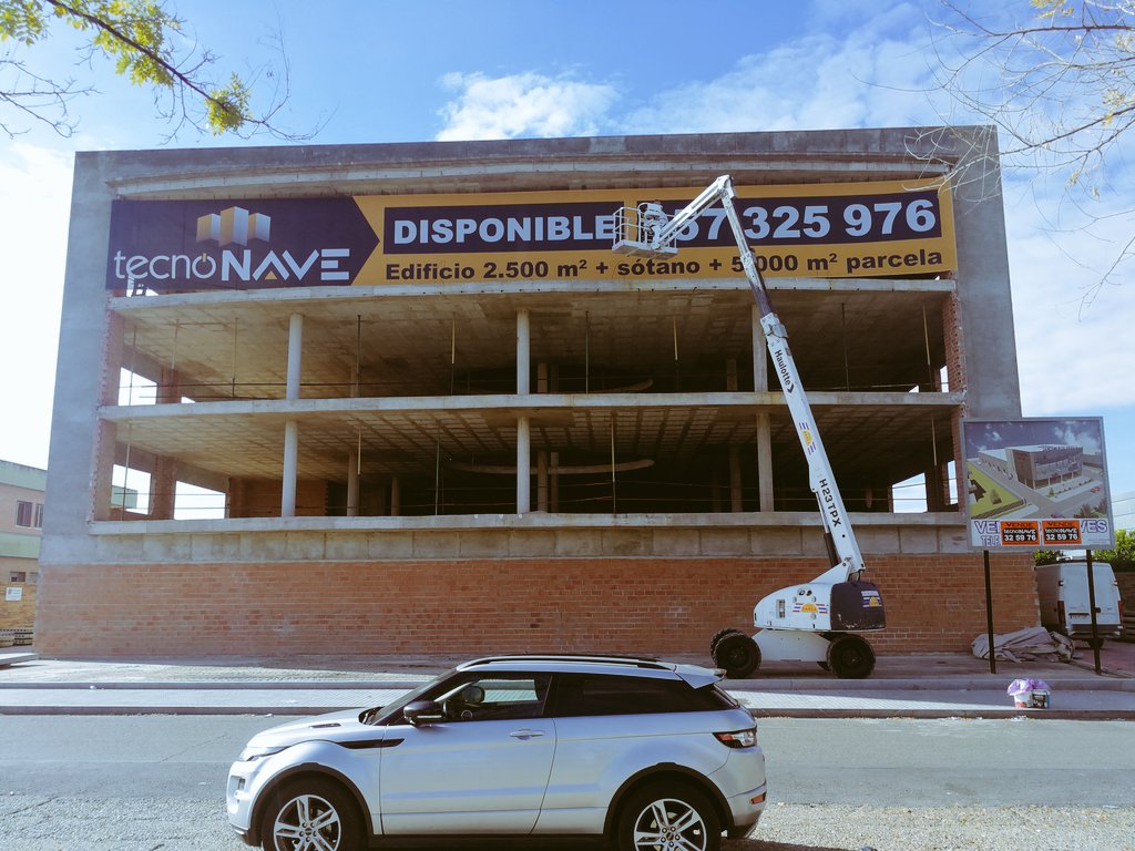 tecnonave's tweet photo. Hoy hemos estado instalando lona publicitaria en edificio en venta en Polígono Torrecilla. #cordobaEsp #edificioDisponible #ventayalquiler #tecnoNave https://t.co/eY9k2HoEg5