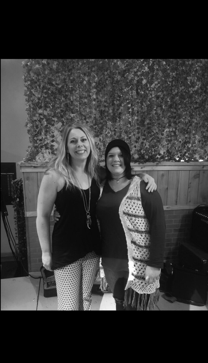 rondaray's tweet photo. I had a lovely time playing with @RealSkylarHeart on Coyote Country Music’s Back Porch Show at The Millhouse Pizzeria &amp; Stage in Garland, Texas! #rondaray #skylarheartmusic #music #country #rock #americana #dallasmusicscene #deepdallas https://t.co/NHaYFSr4oU